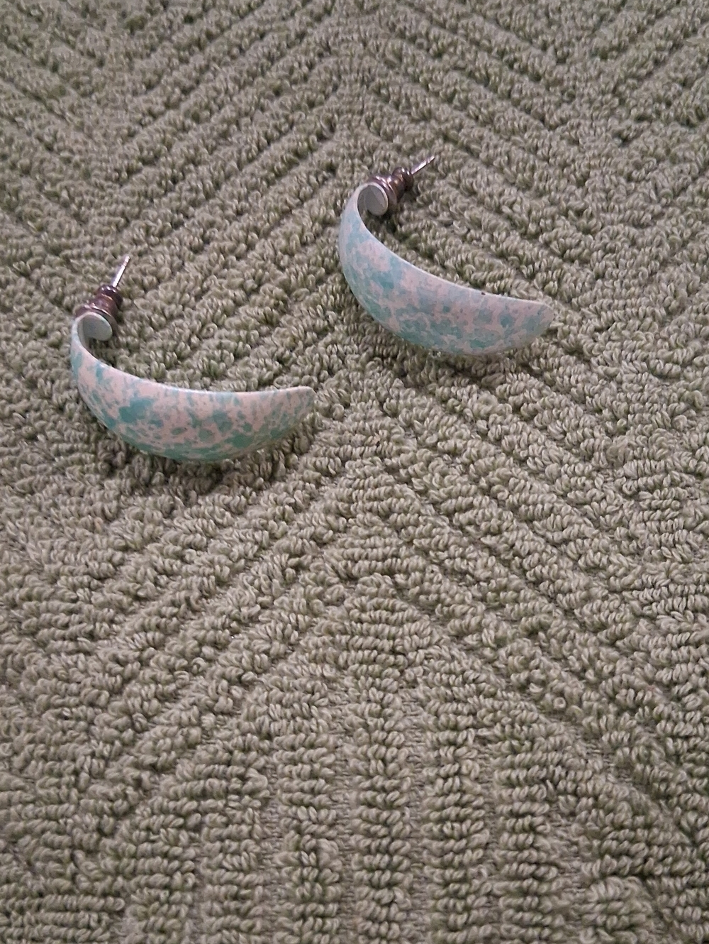 Mint Speckled Crescent Hoop Earrings - Unbranded